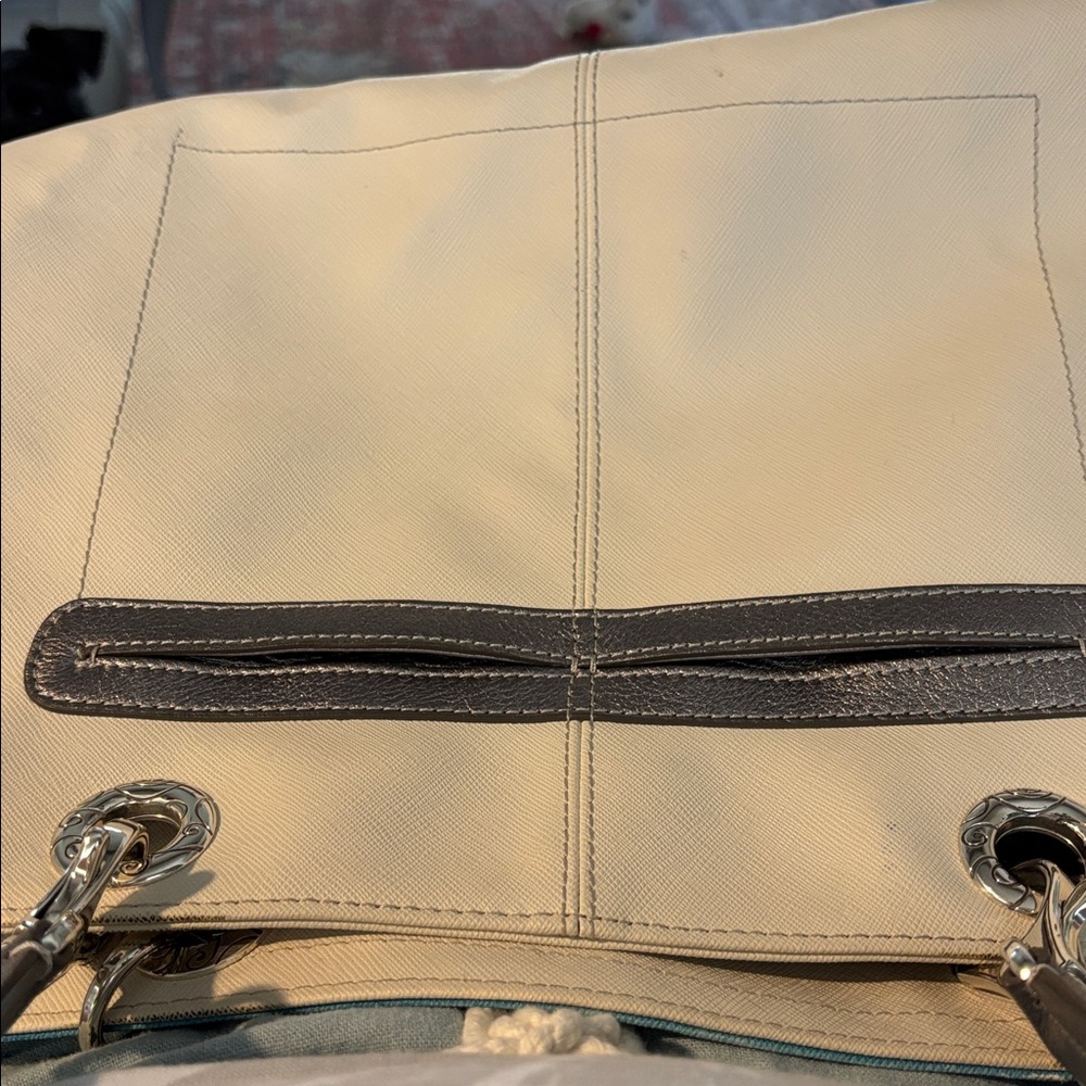 Brighton travel bag in NWTS with Black Rope Handles - Picture 9 of 9